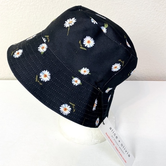 Alice + Olivia Reversible Daisy Bucket Hat OS - Picture 3 of 6